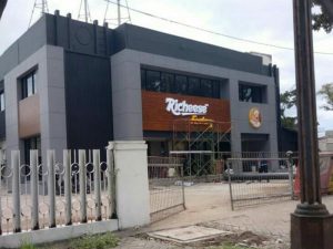 Renovasi Taman Sari ke Richeese